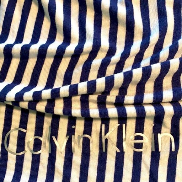 Calvin Klein navy & white stripe soft infinity - Picture 8 of 11